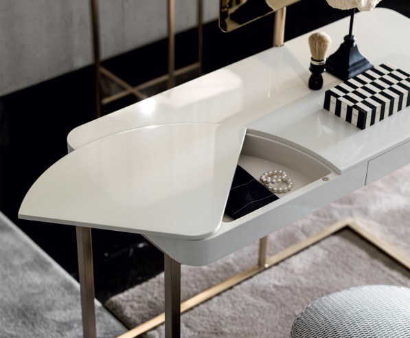 ESEDRA • Table de Toilette — Circe