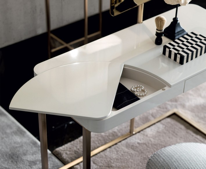ESEDRA • Table de Toilette — Circe
